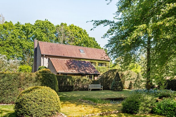 Tijdloze villa op 1.745 m² met prachtige volwassen tuin