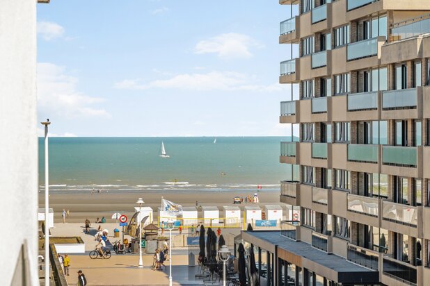 Recent en instapklaar appartement met lateraal zeezicht in Residentie Robbe Douce.