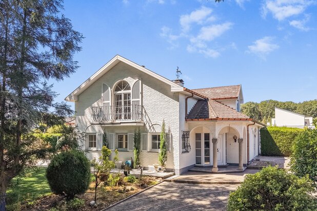 Exclusieve villa met royale leefruimtes op een unieke locatie
