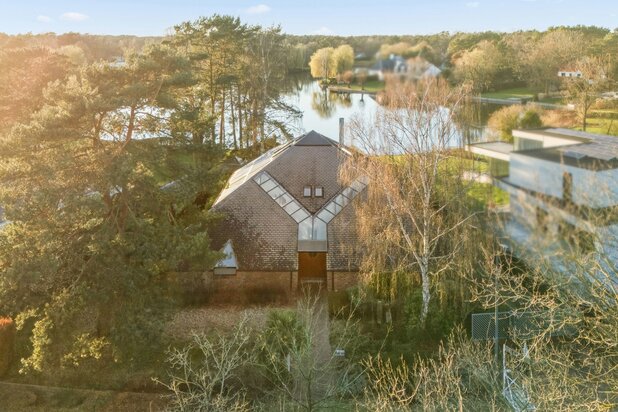 Architecturale villa aan het meer te KEERBERGEN
