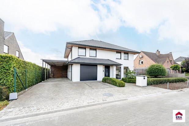 Perfect instapklare villa met 4 slpks op 600m²!