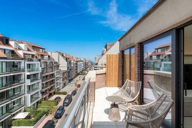 Prachtig gerenoveerd duplex hoekappartement nabij de Lippenslaan.