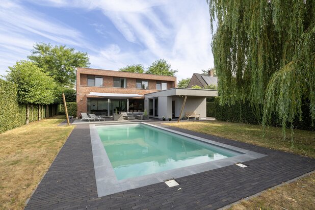 Moderne villa met zwembad op 1.282m²