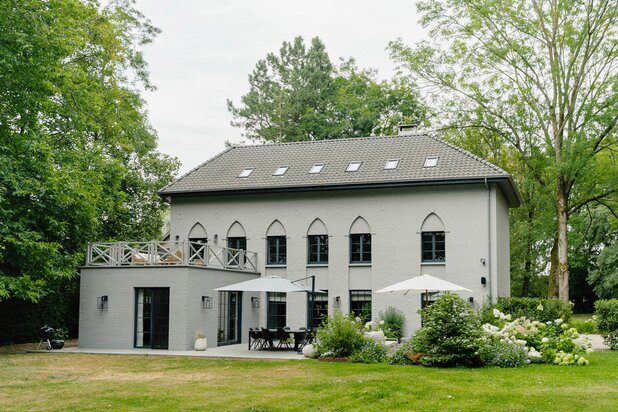 Propriété de caractère avec bureaux et conciergerie