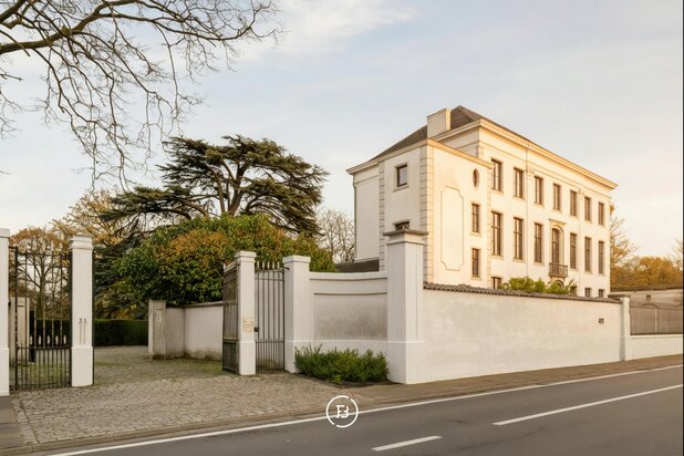 Landhuis met parktuin