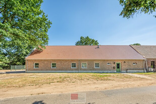 Gerenoveerde 18e-eeuwse langgevelhoeve in Kinrooi