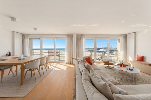 Exclusief luxeappartement met frontaal zeezicht