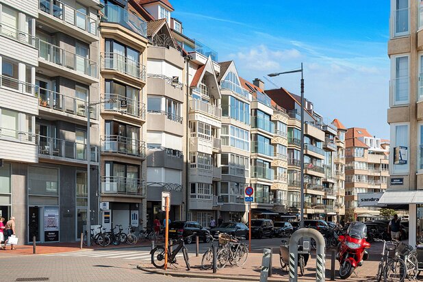 Fully furnished, ready-to-move-in flat with sea views