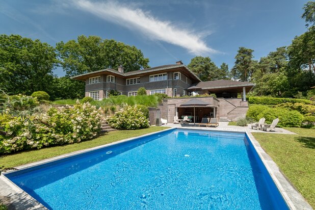Villa d’architecte passive avec vue panoramique sur la nature