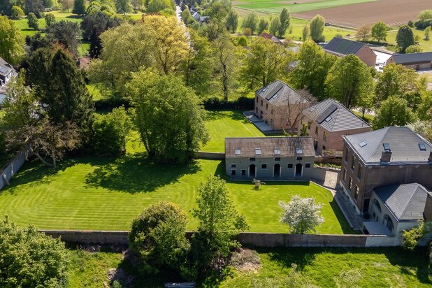 Maison de maître rénovée avec dépendance