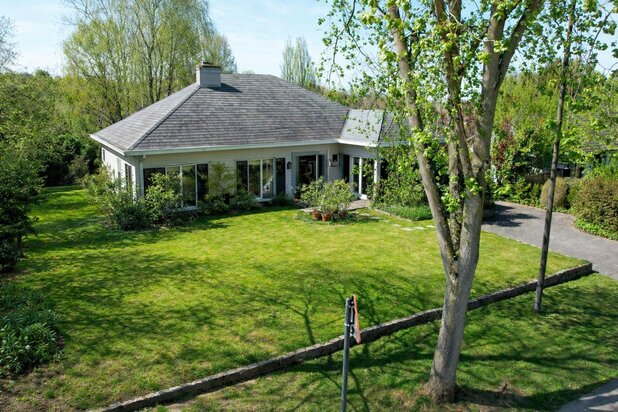 Rustig gelegen luxe-bungalow op een royaal groen perceel van 1.882m² in Tessenderlo