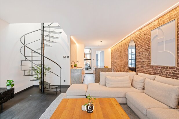 Appartement en duplex unique avec vue sur l'eau et terrasse sur le toit dans le quartier historique du Patershol.