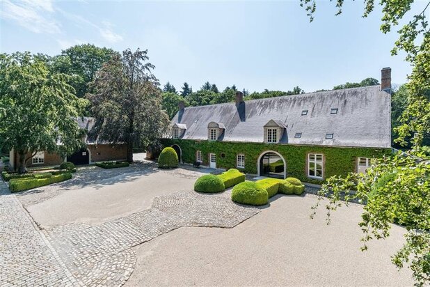 Exclusief landgoed en conciërgewoning op ca. 15 hectare