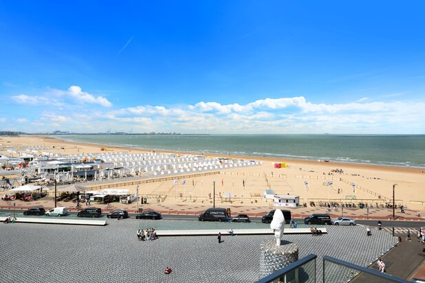 Luxueux appartement de coin avec vue mer sur la Place Rubens.