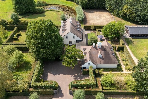 Uniek landgoed op ca. 1,78ha met paardenaccommodatie