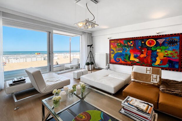 Apartment with frontal sea view on the Zeedijk in Het Zoute