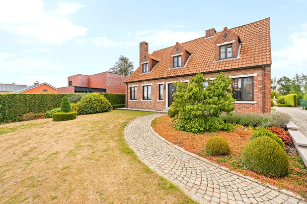 Ruime, degelijk gebouwde villa op 2.092 m² in een landelijke omgeving te Schulen (Herk-de-Stad).