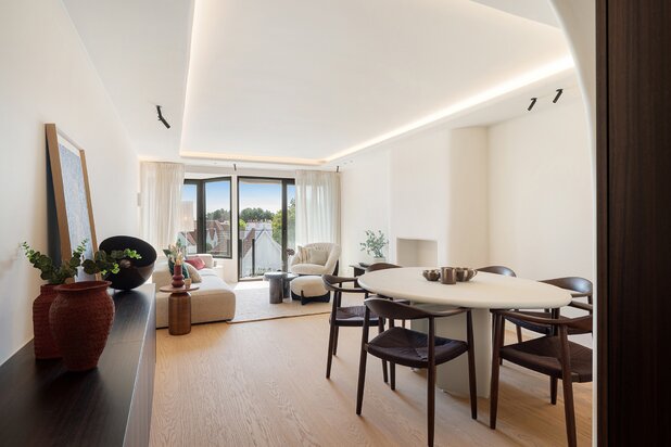 Lichtrijk gerenoveerd appartement met open zichten
