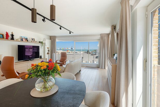 Prachtig gerenoveerd hoek appartement op het Rubensplein