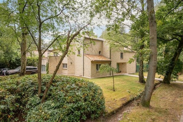 Luxueuze organische villa met wabi sabi invloeden.