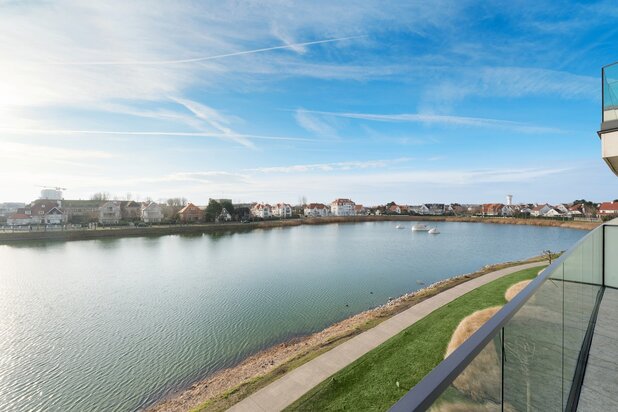 Uitzonderlijk hoekappartement met adembenemend zicht op het Zegemeer.
