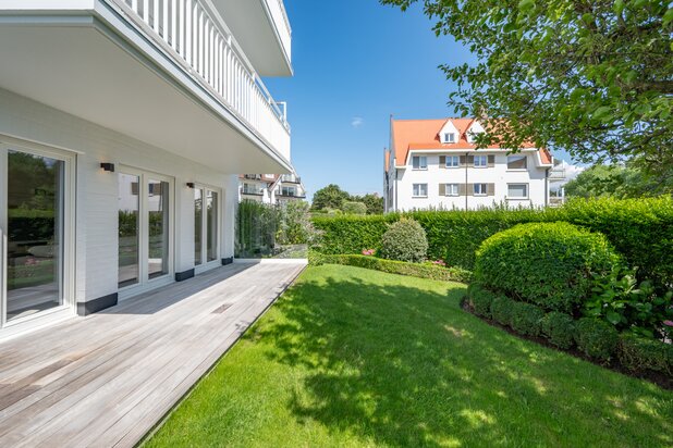 Luxueus tuinappartement in hartje Zoute nabij de Wandeldijk en de Royal Zoute Tennis Club