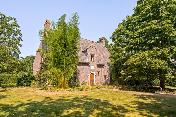 Te renoveren woning op perceel van maar liefst 6.061 m²