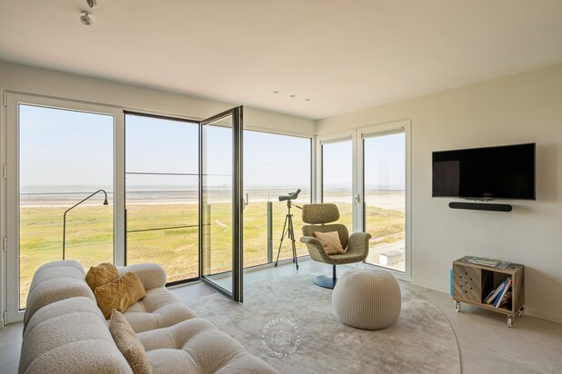 Luxueus gerenoveerd hoekappartement met panoramisch zeezicht in Knokke-Heist