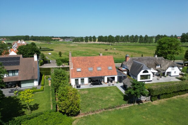 Charmante villa met zonnige tuin, op fietsafstand van het centrum en de zee.