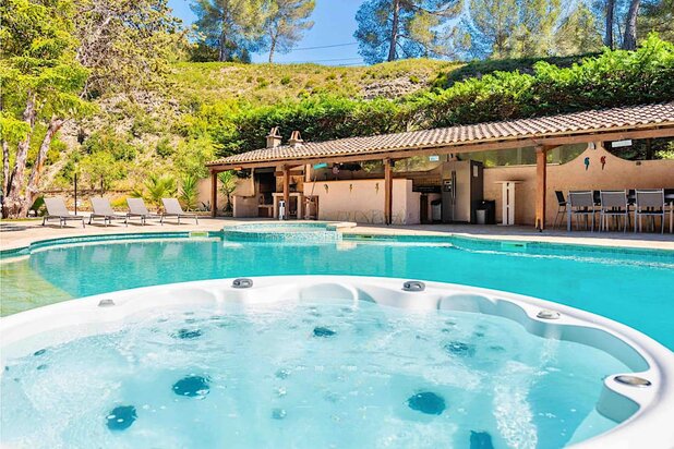 LA CIOTAT - PROPRIETE DE 333 M2 + ANNEXE DE 147 M2 - PISCINE