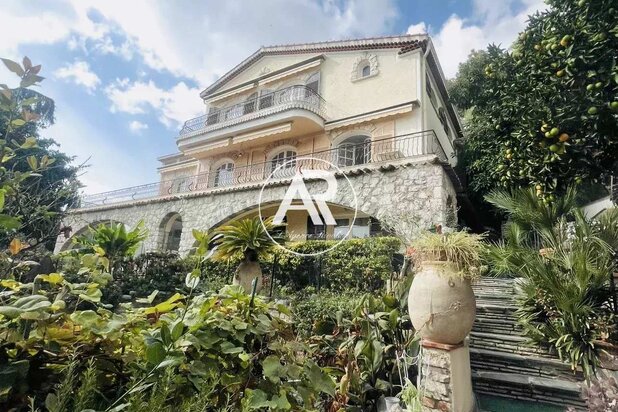 Maison à vendre à Roquebrune-Cap-Martin – 12 pièces – 365 m²