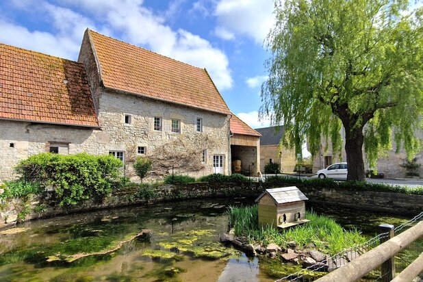 Propriété 3 logements- diverses dépendances - 5Ha98