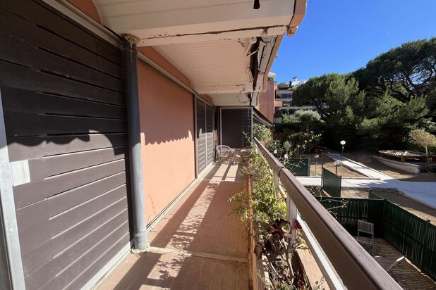 3 pièces avec deux terrasses et box   Centre de Saint-Tropez