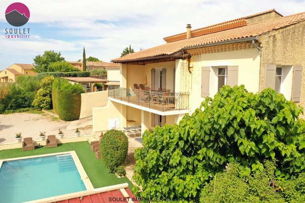 Grande maison en pierre avec logement séparé