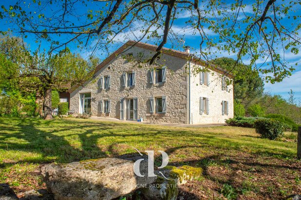 Maison de campagne rénovée à proximité des commodités
