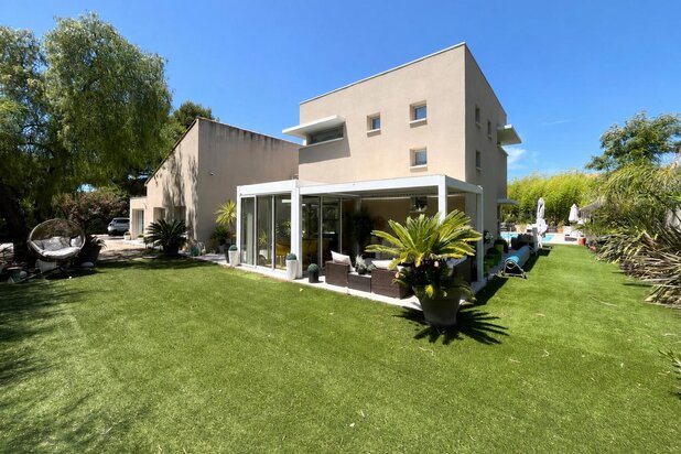 Maison T6 avec 1200 m2 de jardin
