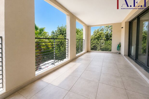 Appartement T4 avec terrasses et stationnement privatif