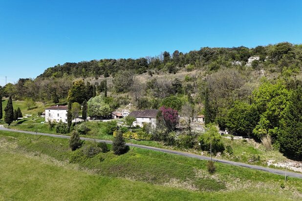 Propriété de charme à flanc de colline avec logements indépe