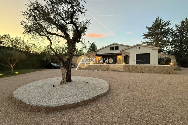 Maison T7 132 m2 à Cuers, au coeur de la campagne et des vi