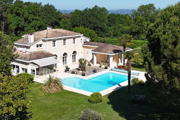 Élégante villa avec piscine et prestations haut de gamme