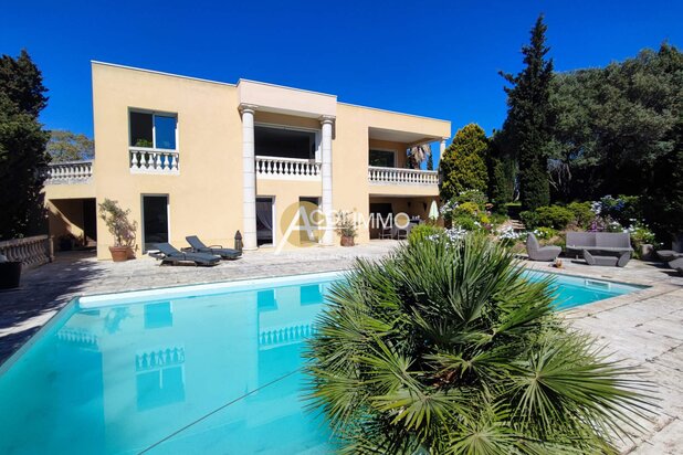 LA SEYNE SUR MER, propriété de 200 m2 sur 5800 m2 bien clos