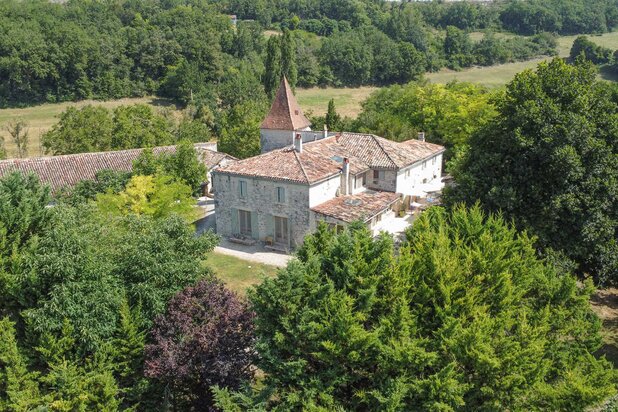 Magnifique propriété quercynoise avec son pigeonnier, piscin