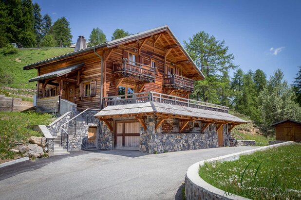 VALBERG   L'ART DE VIVRE À LA MONTAGNE DANS UN CHALET D'EXCE