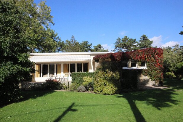 VILLA DE 174M2 + DEPENDANCES DE 72M2 ET 48M2 AVEC GARAGES 8 