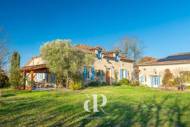 Charmante maison en pierre avec vue imprenable
