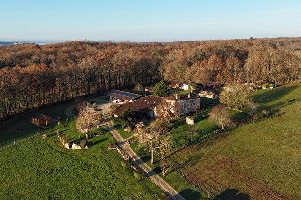 Magnifique domaine avec piscine, dépendances et installation