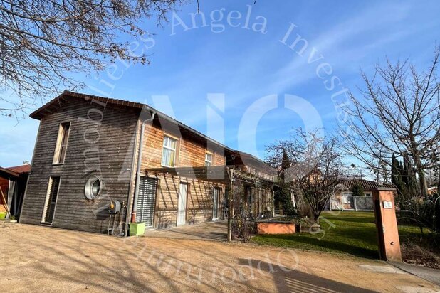 Magnifique maison d'hôte situé à Neyron, d'une surface de 3