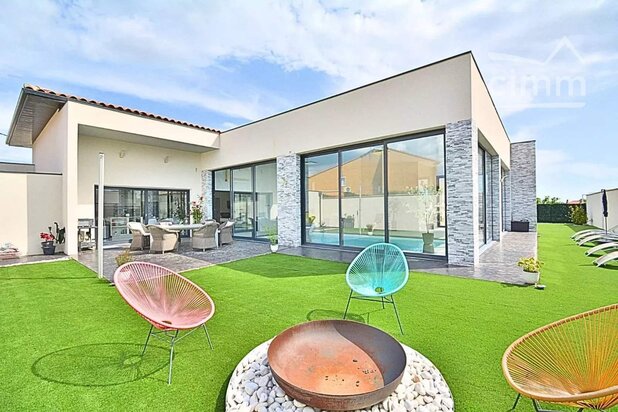 Maison à vendre à Llupia – 7 pièces – 3 chambres – 259 m²