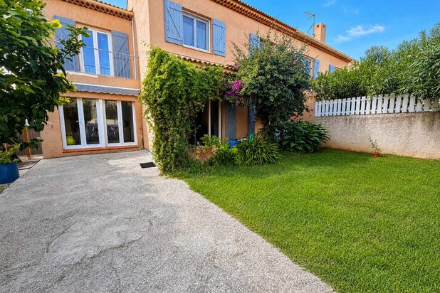 Maison T5 meublée de 100 m2 avec jardin, terrasse et jacuzzi