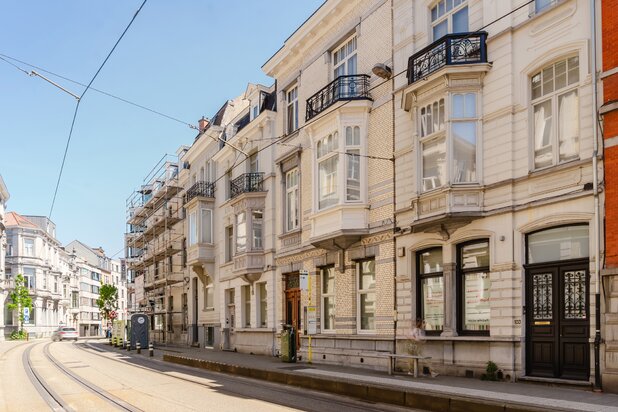 Architectenwoning met binnentuin,dakterras en garage te Gent